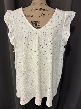 Ava & Viv White Eyelet V-Neck Flutter Sleeve Top